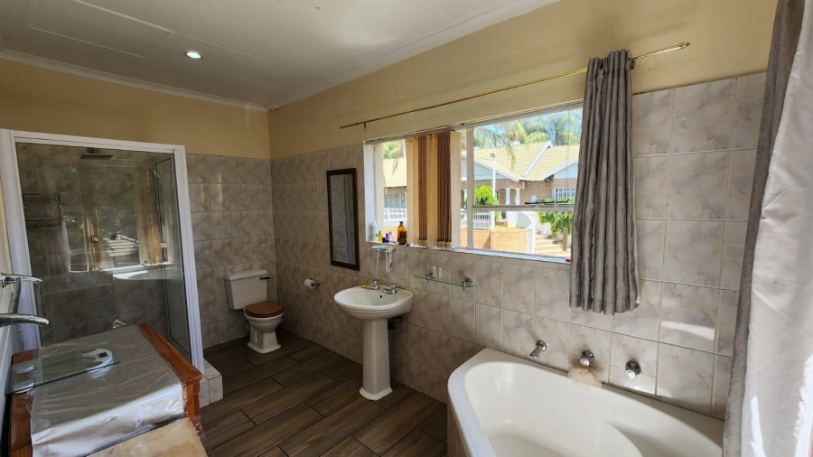 To Let 4 Bedroom Property for Rent in Cashan North West